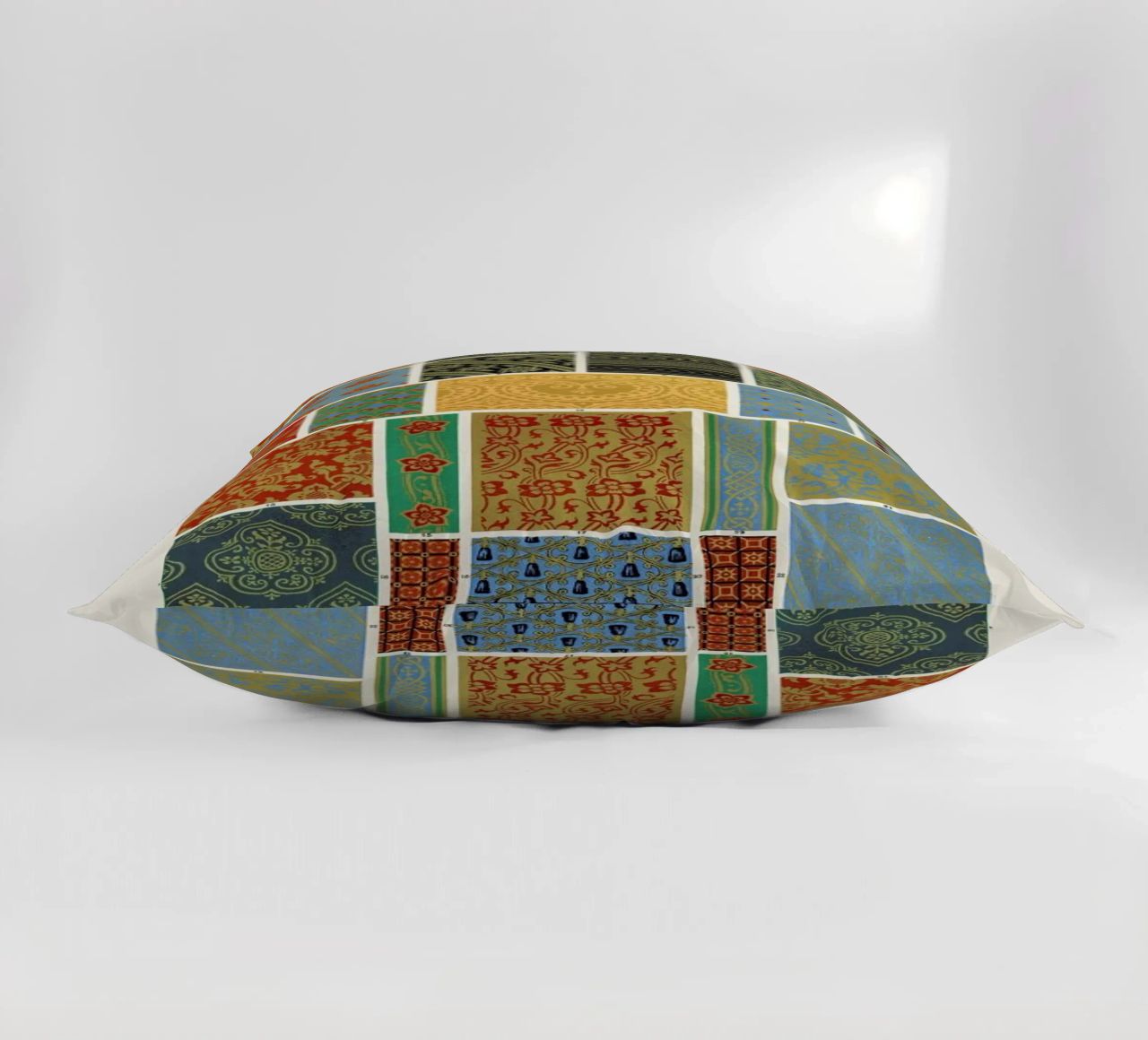 Racinet -  Medieval  Ornamental Pattern III coussin de Vintage by JUNIQE