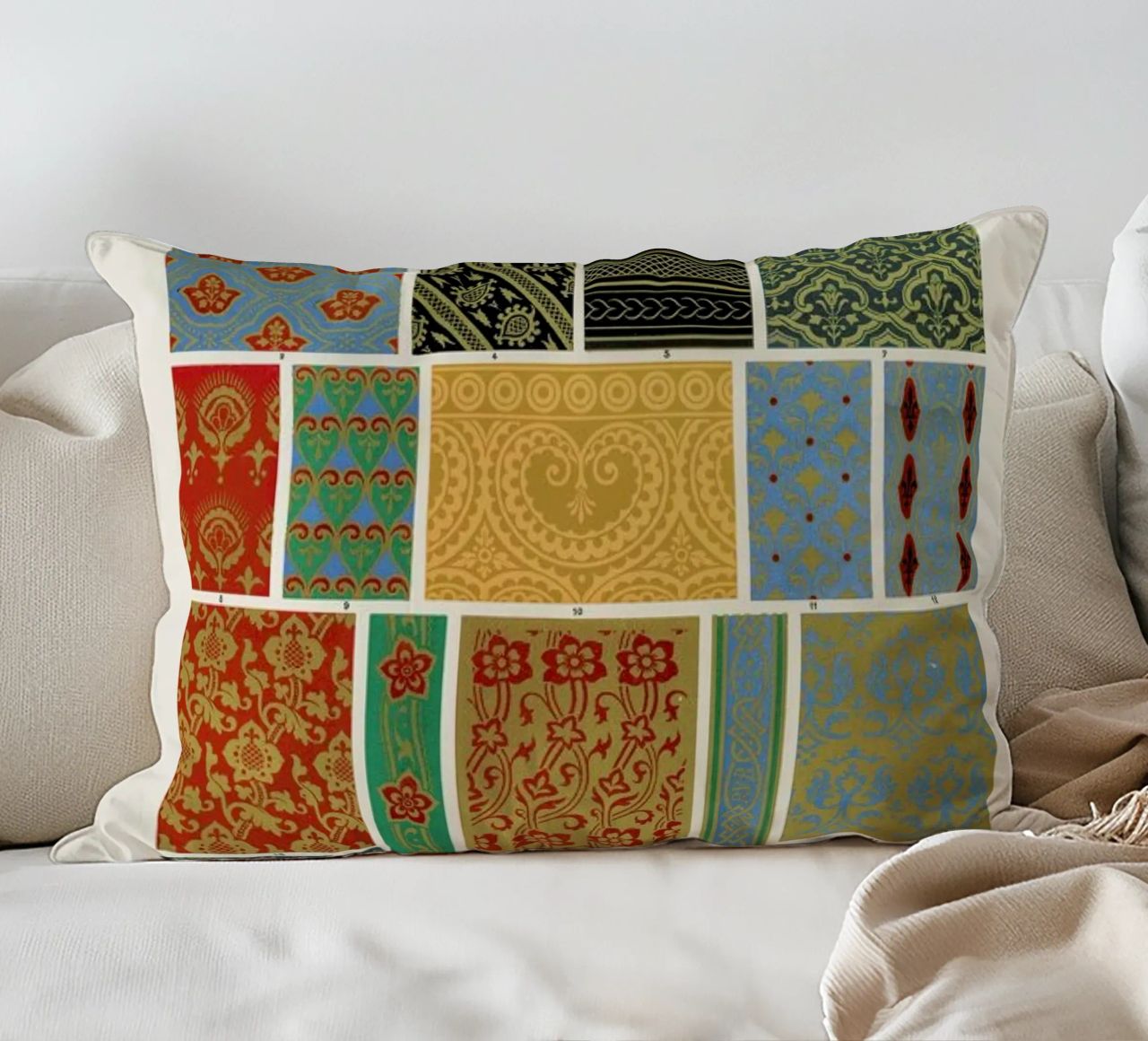 Racinet -  Medieval  Ornamental Pattern III coussin de Vintage by JUNIQE