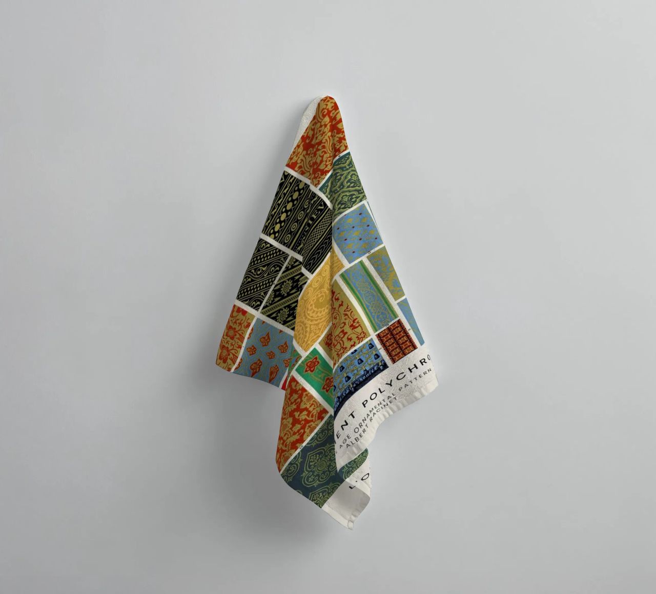 Racinet -  Medieval  Ornamental Pattern III serviette de bain de Vintage by JUNIQE