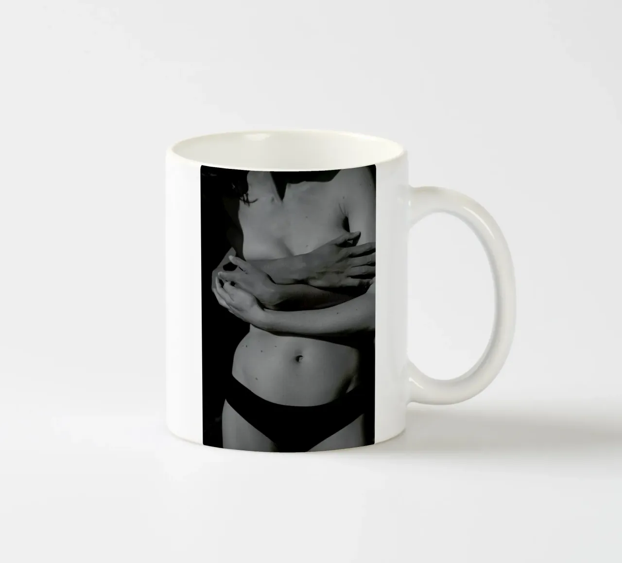 Holding tazza in ceramica da Chris Abatzis