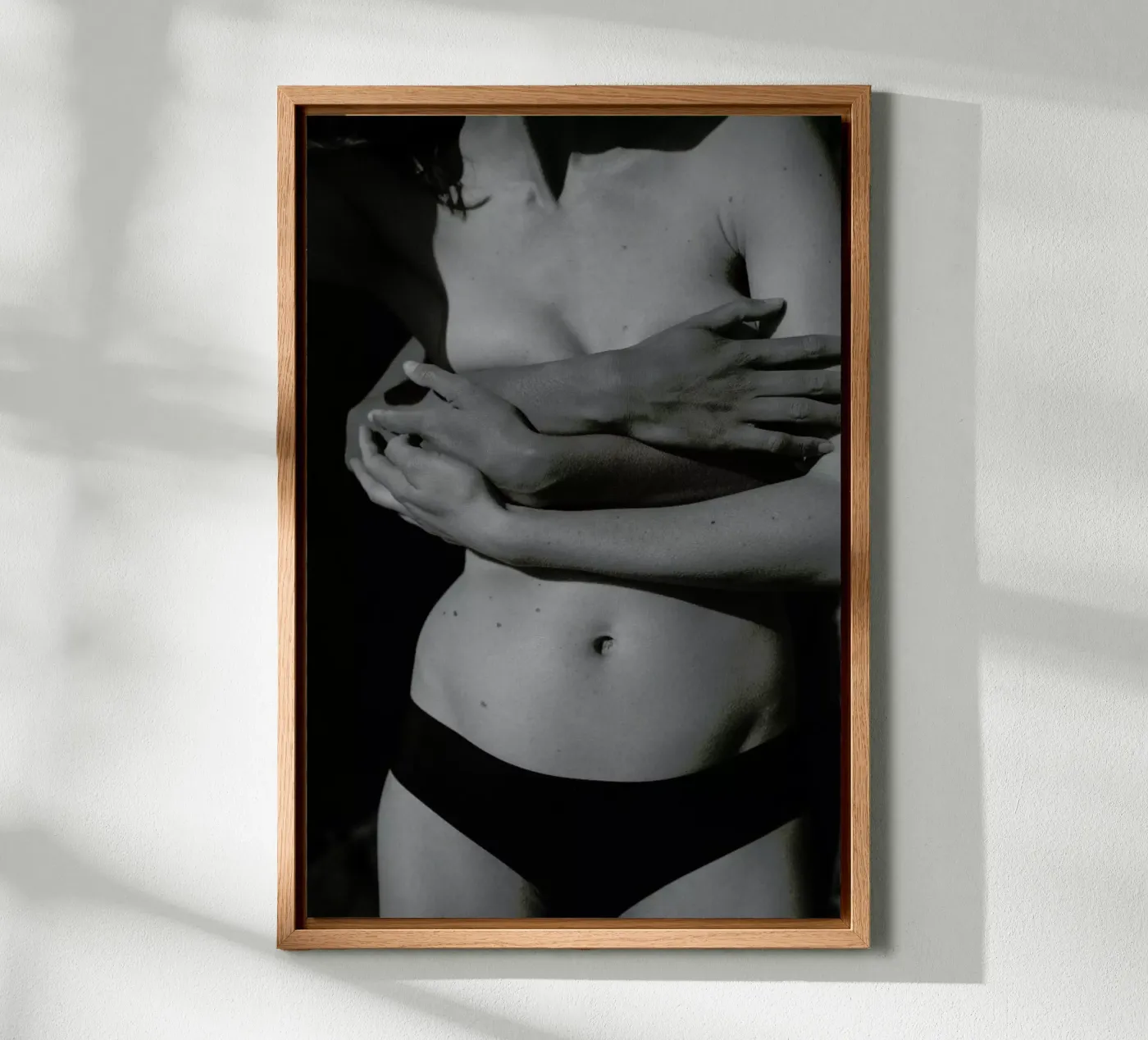 Holding tela da Chris Abatzis