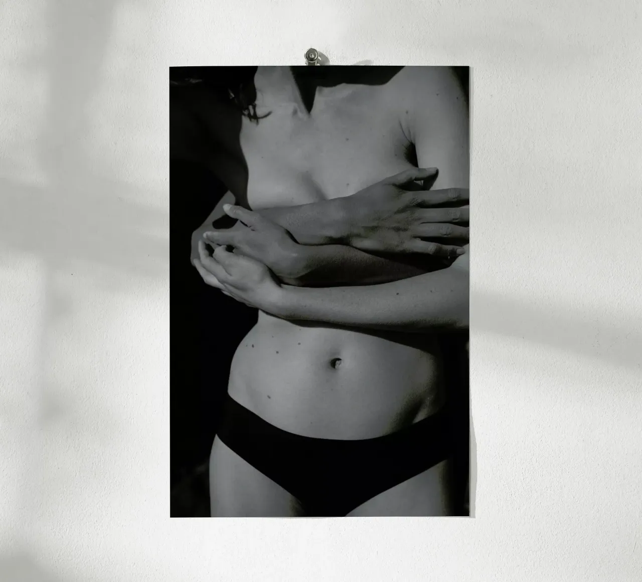 Holding poster da Chris Abatzis