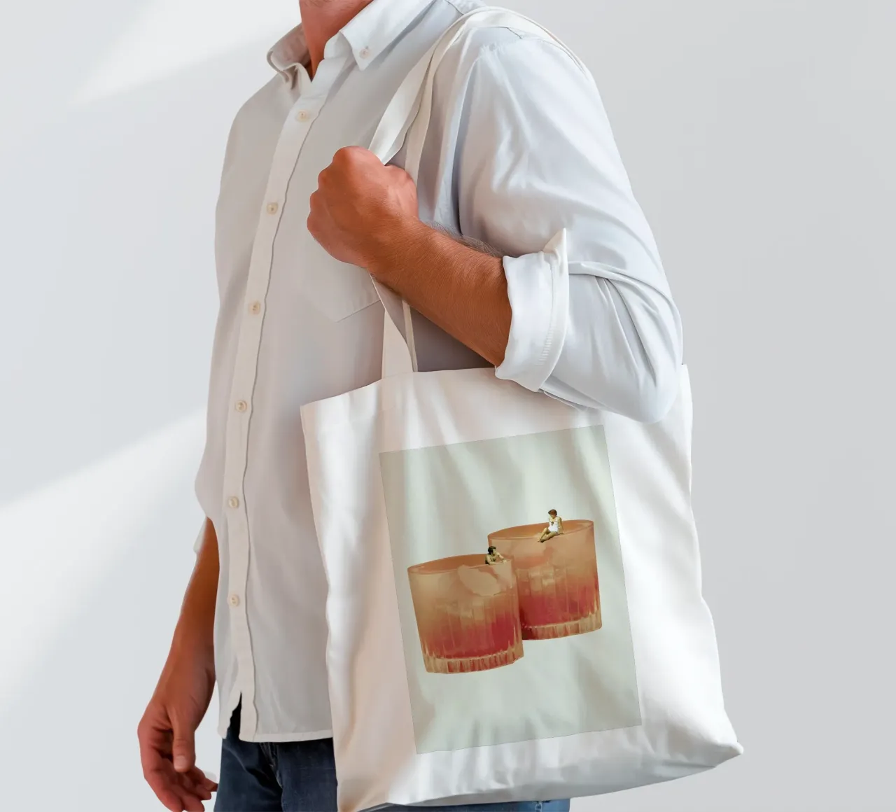 Holiday In A Glass 3 borsa in juta da Maarten Léon