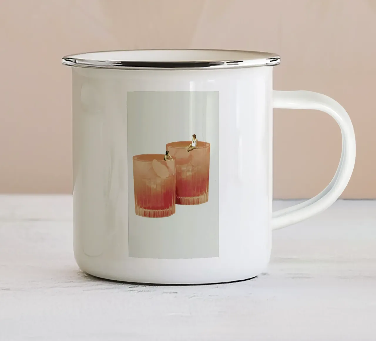 Holiday In A Glass 3 Emaille Tasse von Maarten Léon