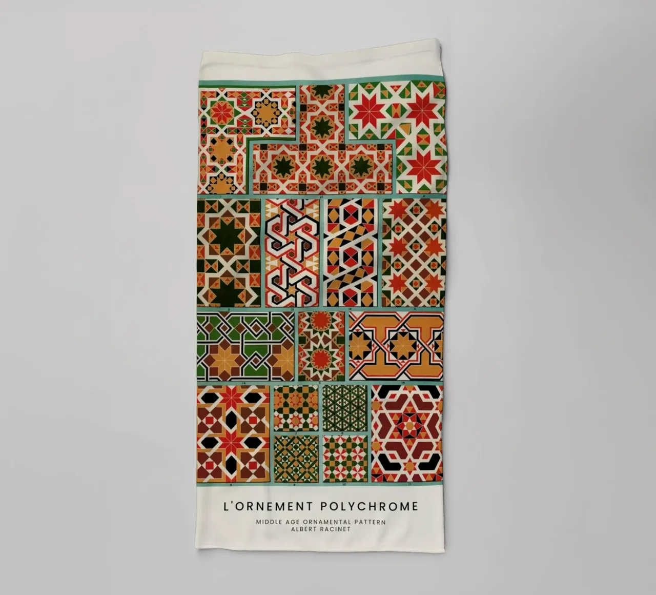 Racinet -  Medieval  Ornamental Pattern IV asciugamano da bagno da Vintage by JUNIQE