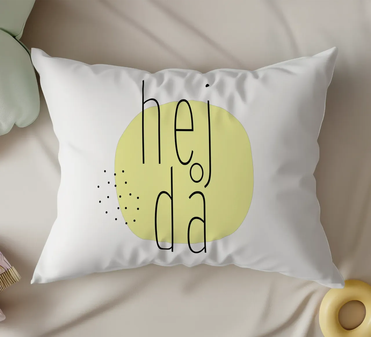 Hej då. cuscino da FRICKE DESIGN