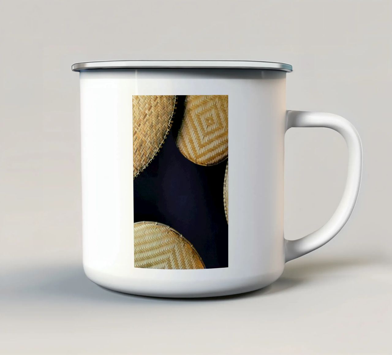 Complementary Pattern tazza in smalto da Sebastian Hilgetag