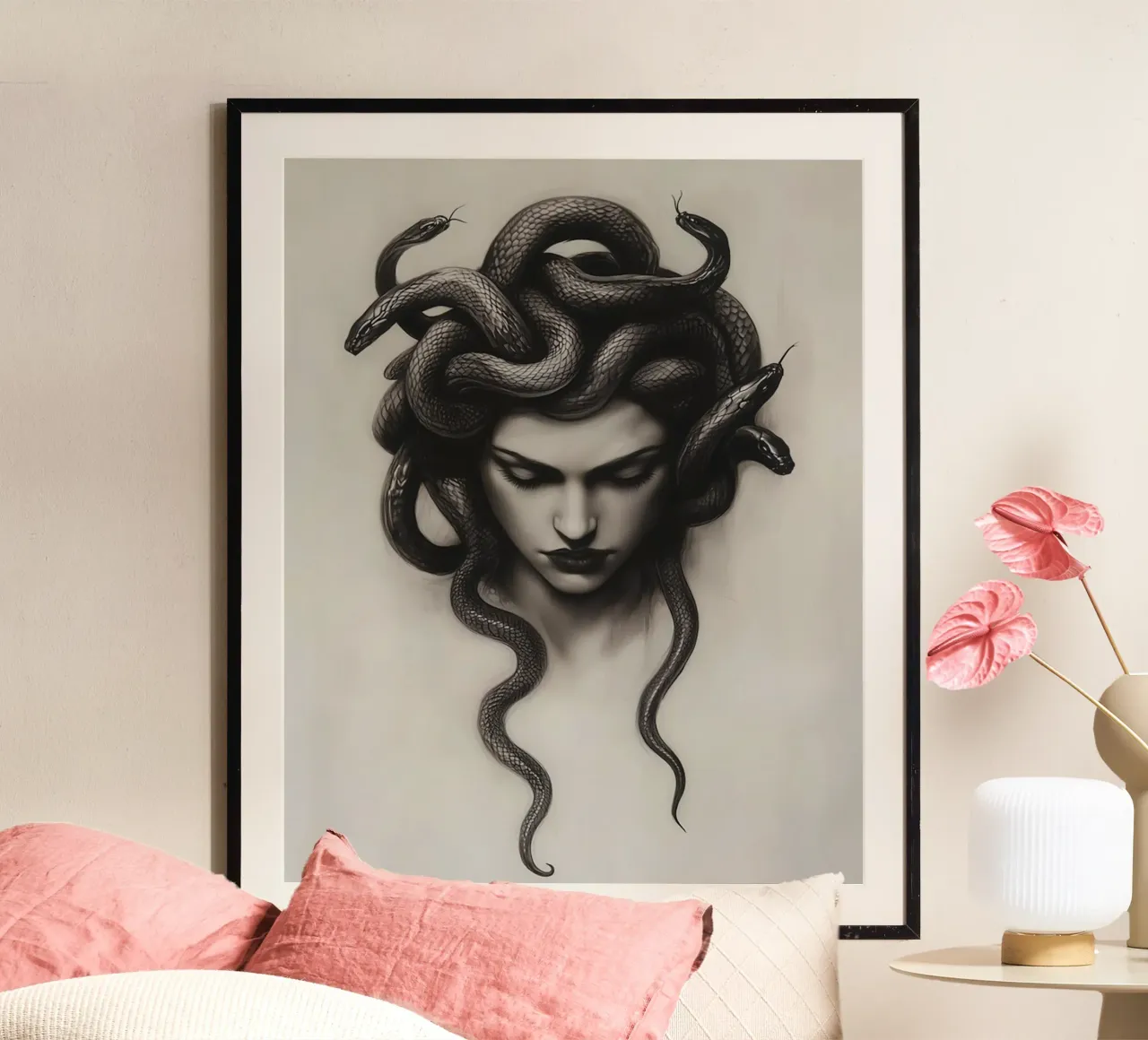 Ritratto di Medusa poster con telaio in legno da animals_studio