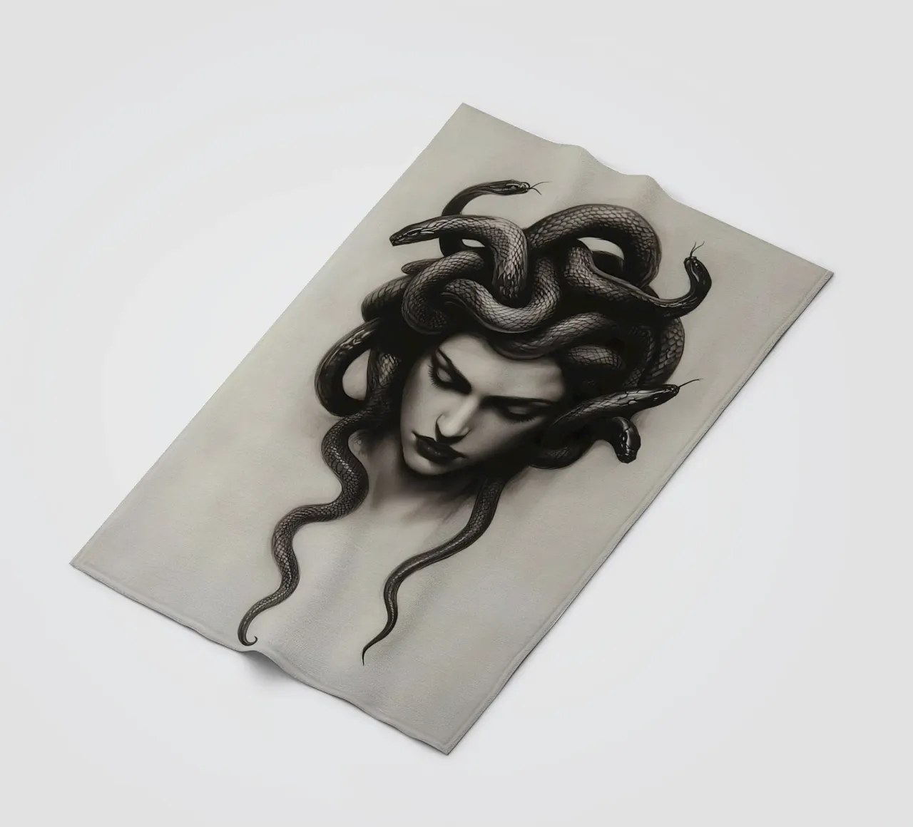 Ritratto di Medusa coperta in pile da animals_studio