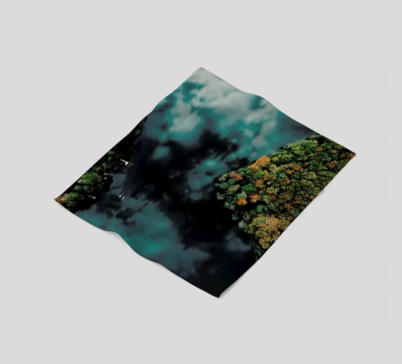 Forest And Water coperta in pile da Sebastian Hilgetag