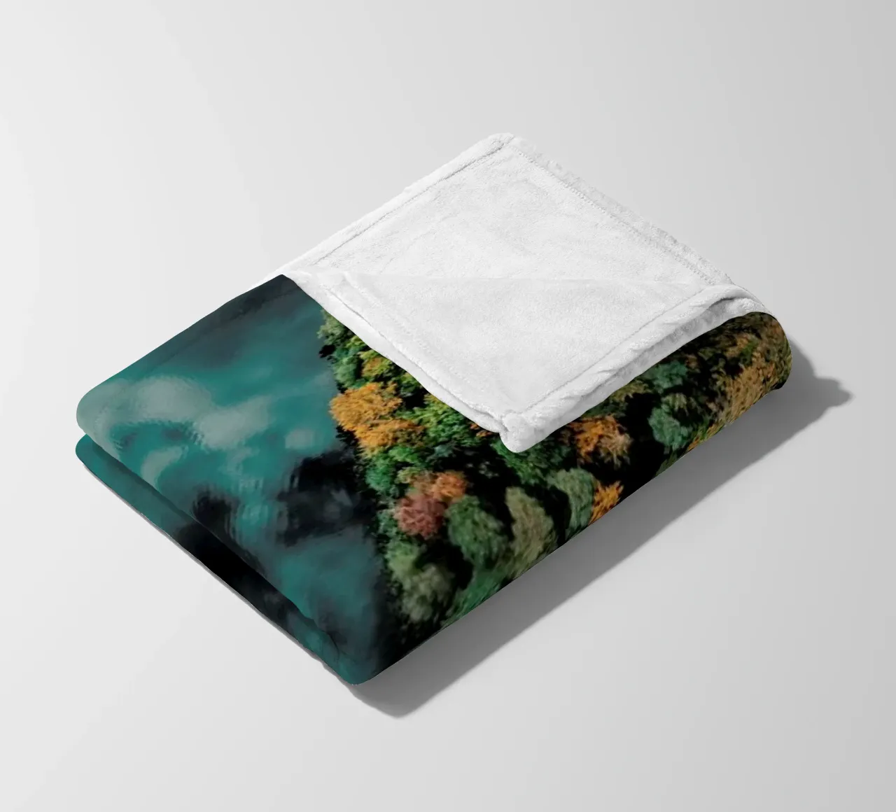 Forest And Water coperta in pile da Sebastian Hilgetag