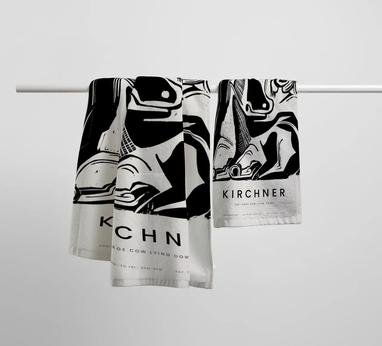 Kirchner - The Large Cow Lying Down asciugamano da bagno da Vintage by JUNIQE