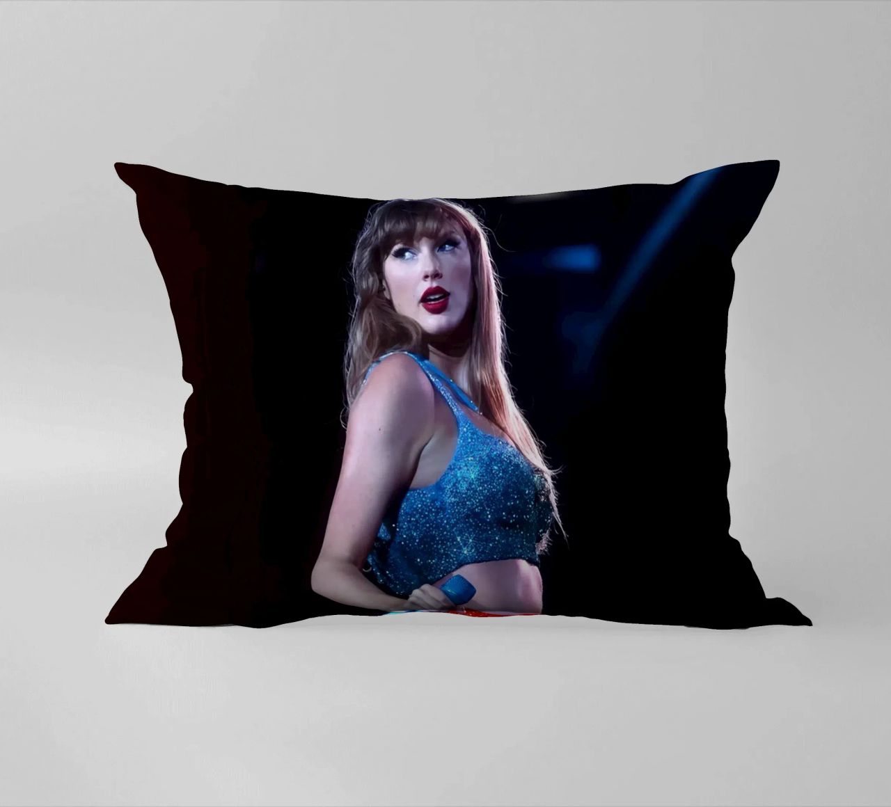 taylor swift suonare canzone cuscino da NindaCreationsArt
