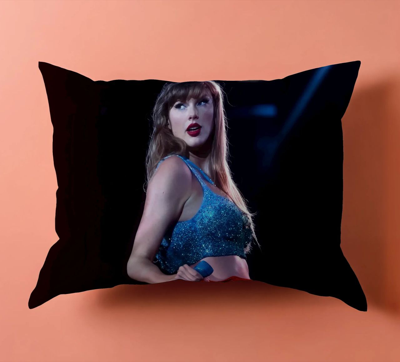 taylor swift suonare canzone cuscino da NindaCreationsArt