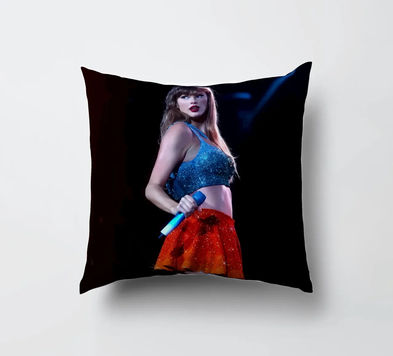 taylor swift spielen song Kissen von NindaCreationsArt