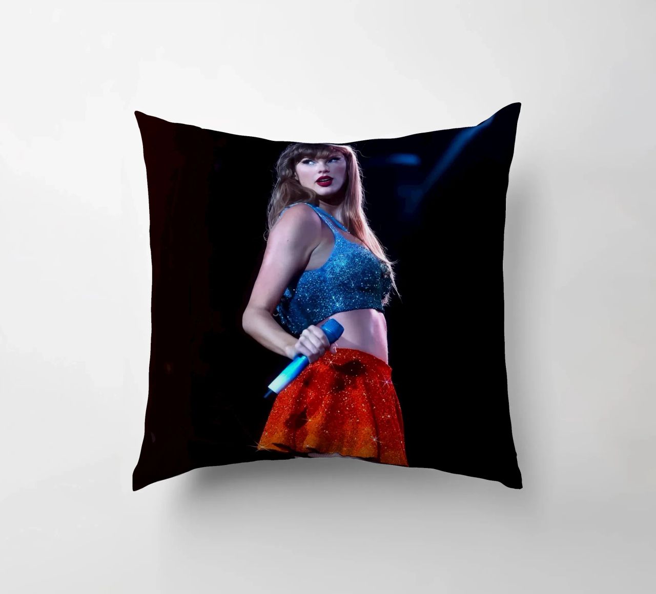 taylor swift suonare canzone cuscino da NindaCreationsArt