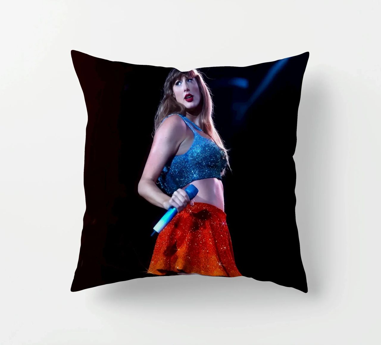 taylor swift suonare canzone cuscino da NindaCreationsArt