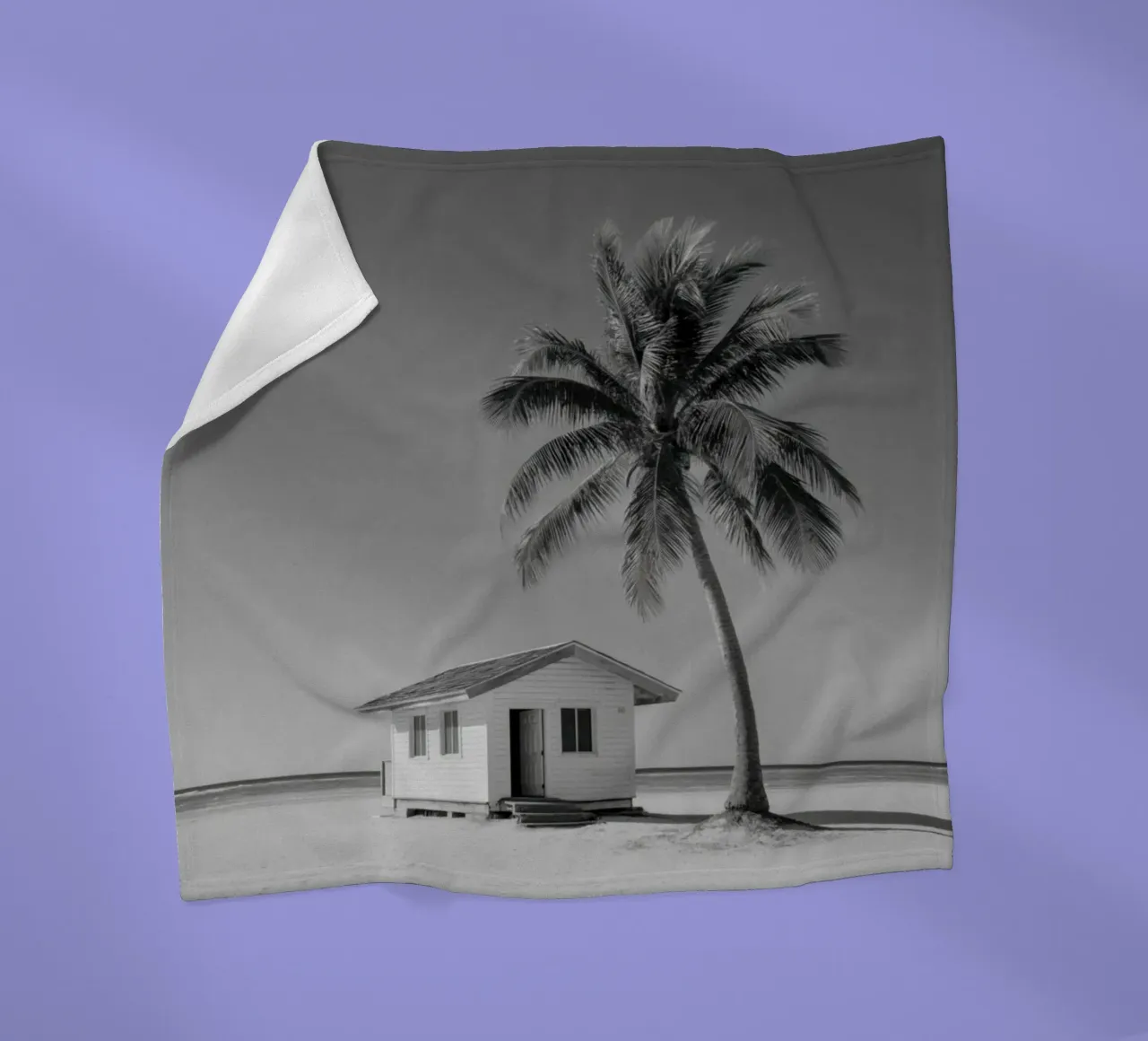 Capanna sulla spiaggia e palma in bianco e nero coperta in pile da Indigo Tides Art