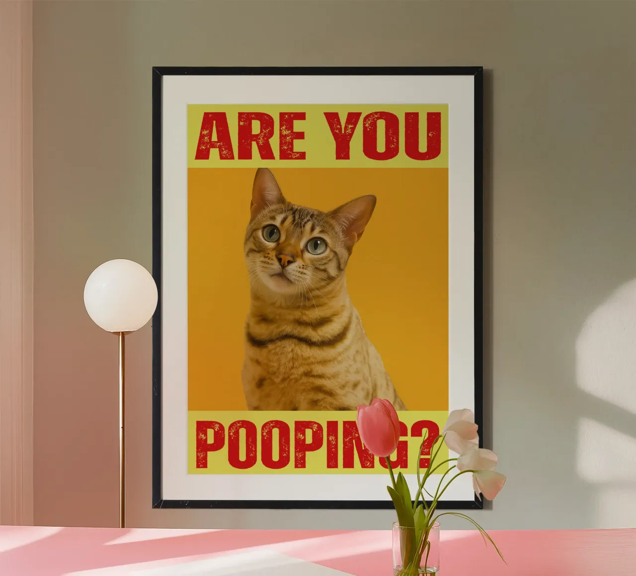 gatto stai facendo la cacca nei bagni poster con telaio in plastica da Nayara