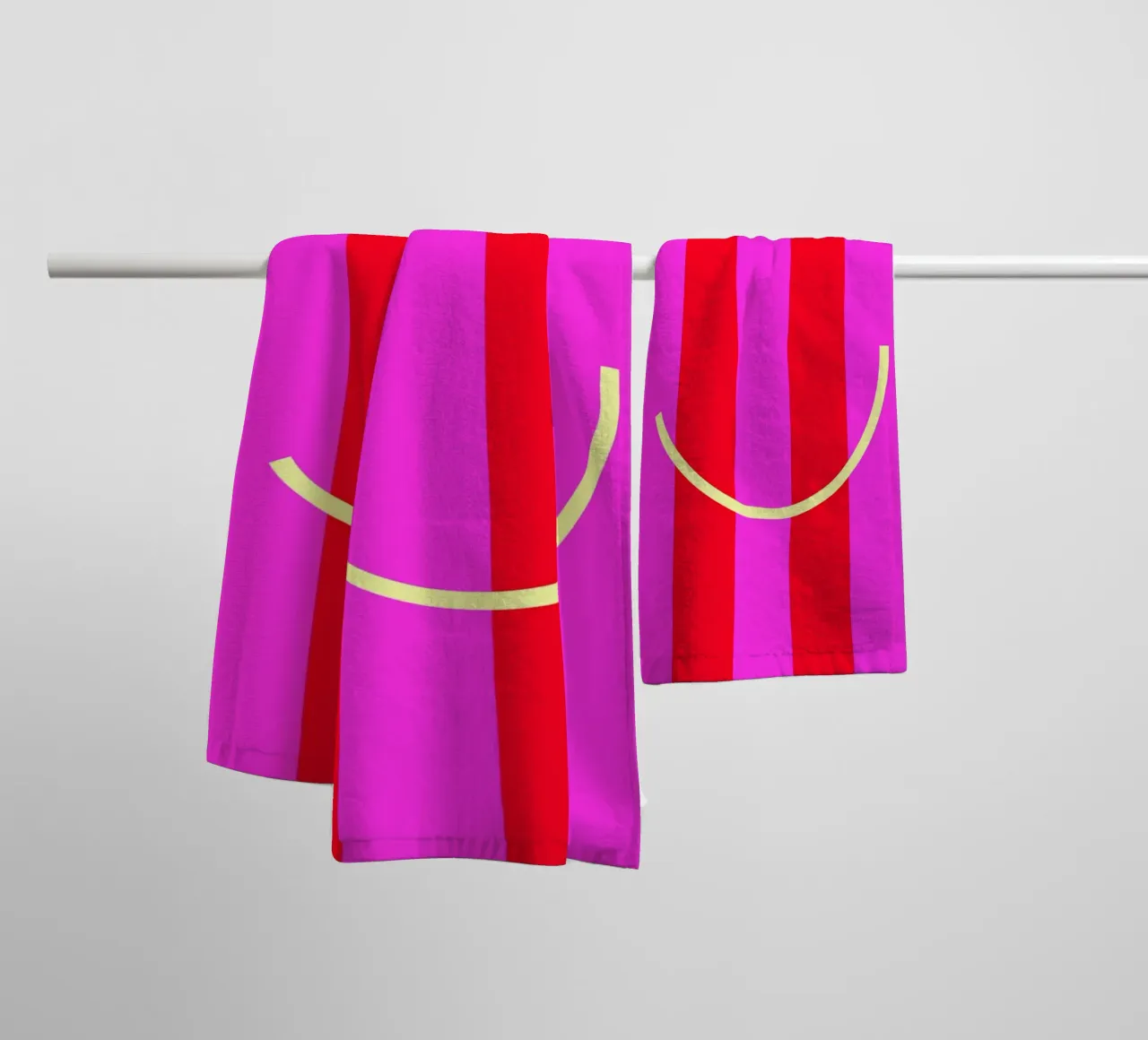 smile. asciugamano da bagno da FRICKE DESIGN