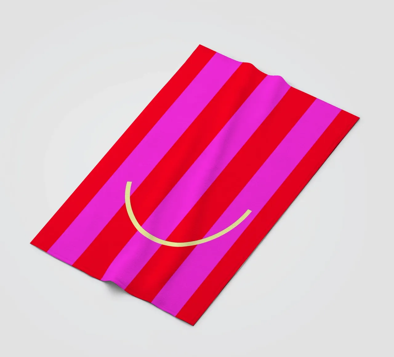 smile. coperta in pile da FRICKE DESIGN