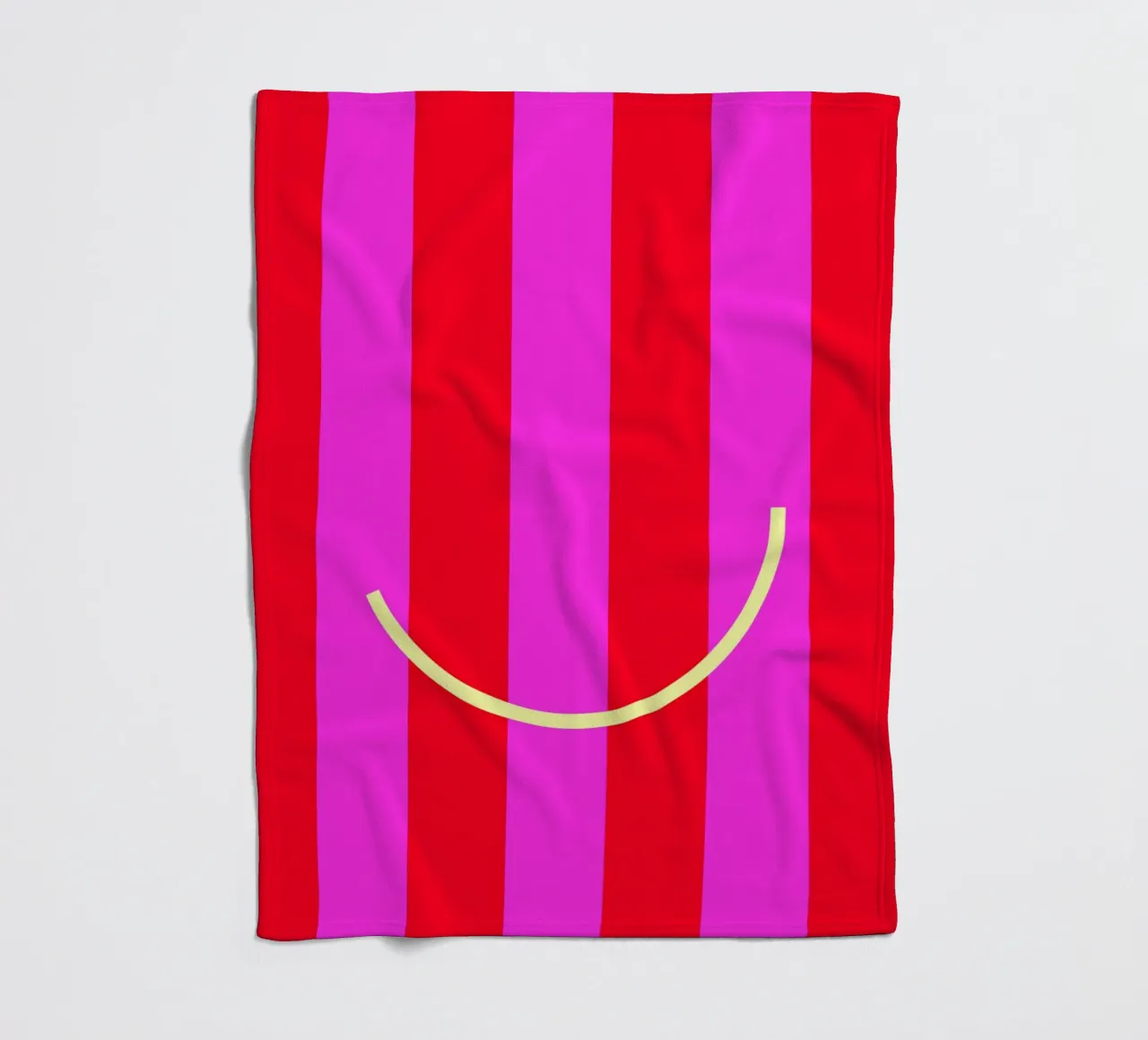 smile. coperta in pile da FRICKE DESIGN
