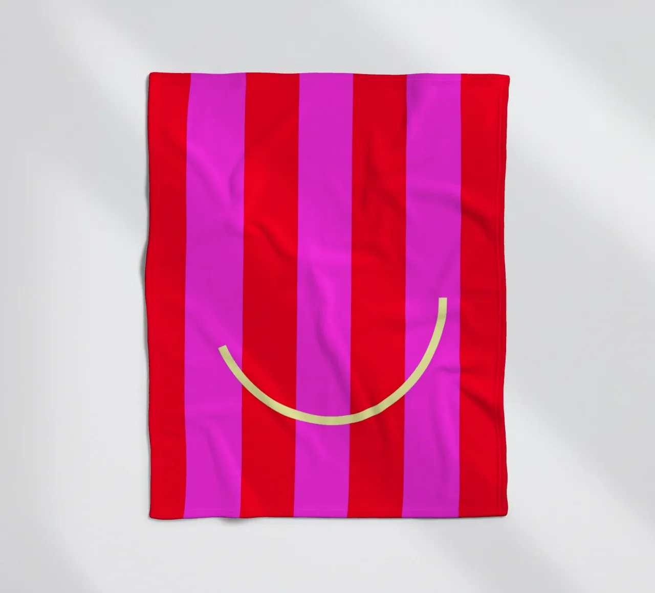 smile. coperta in pile da FRICKE DESIGN