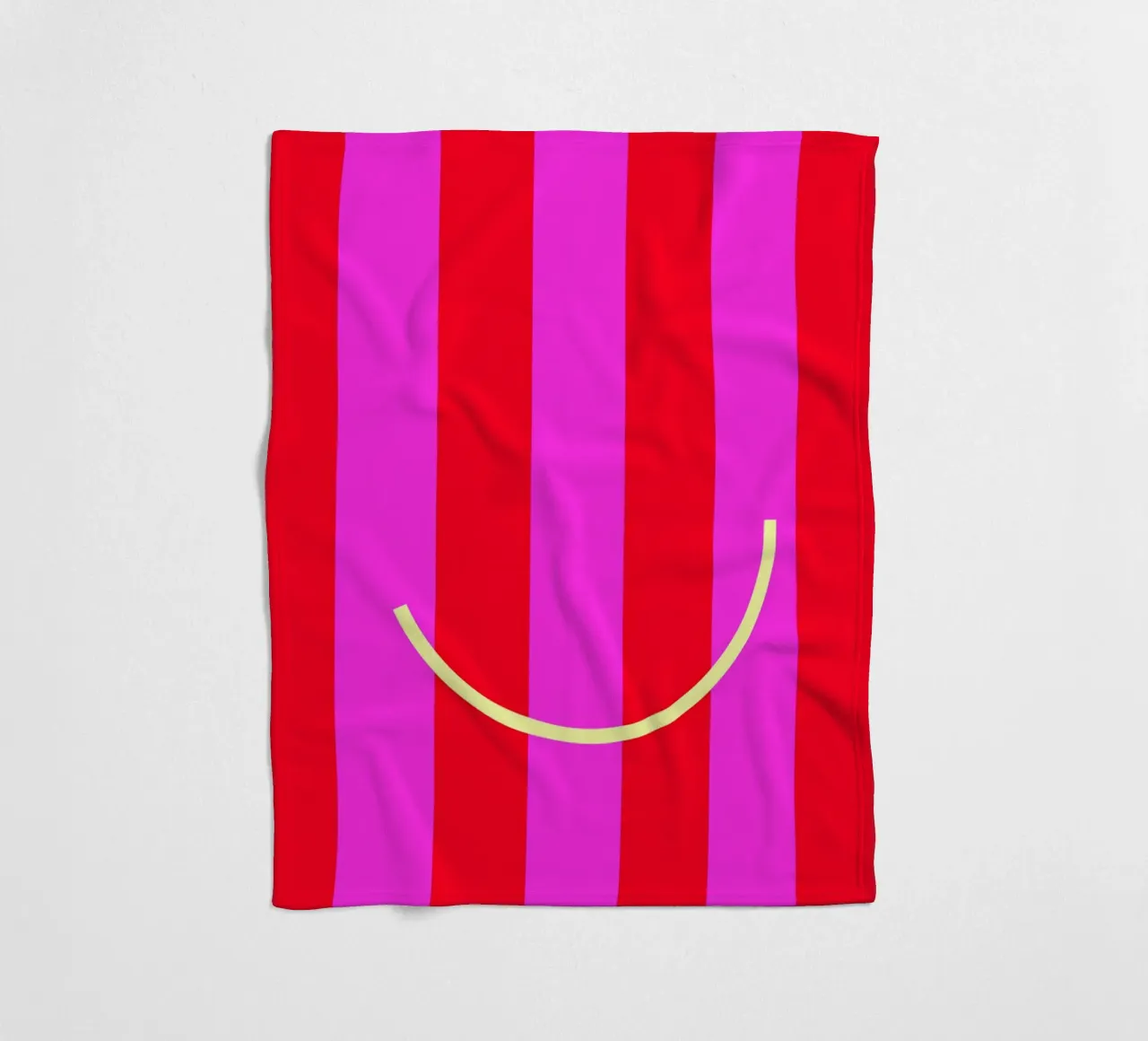 smile. coperta in pile da FRICKE DESIGN