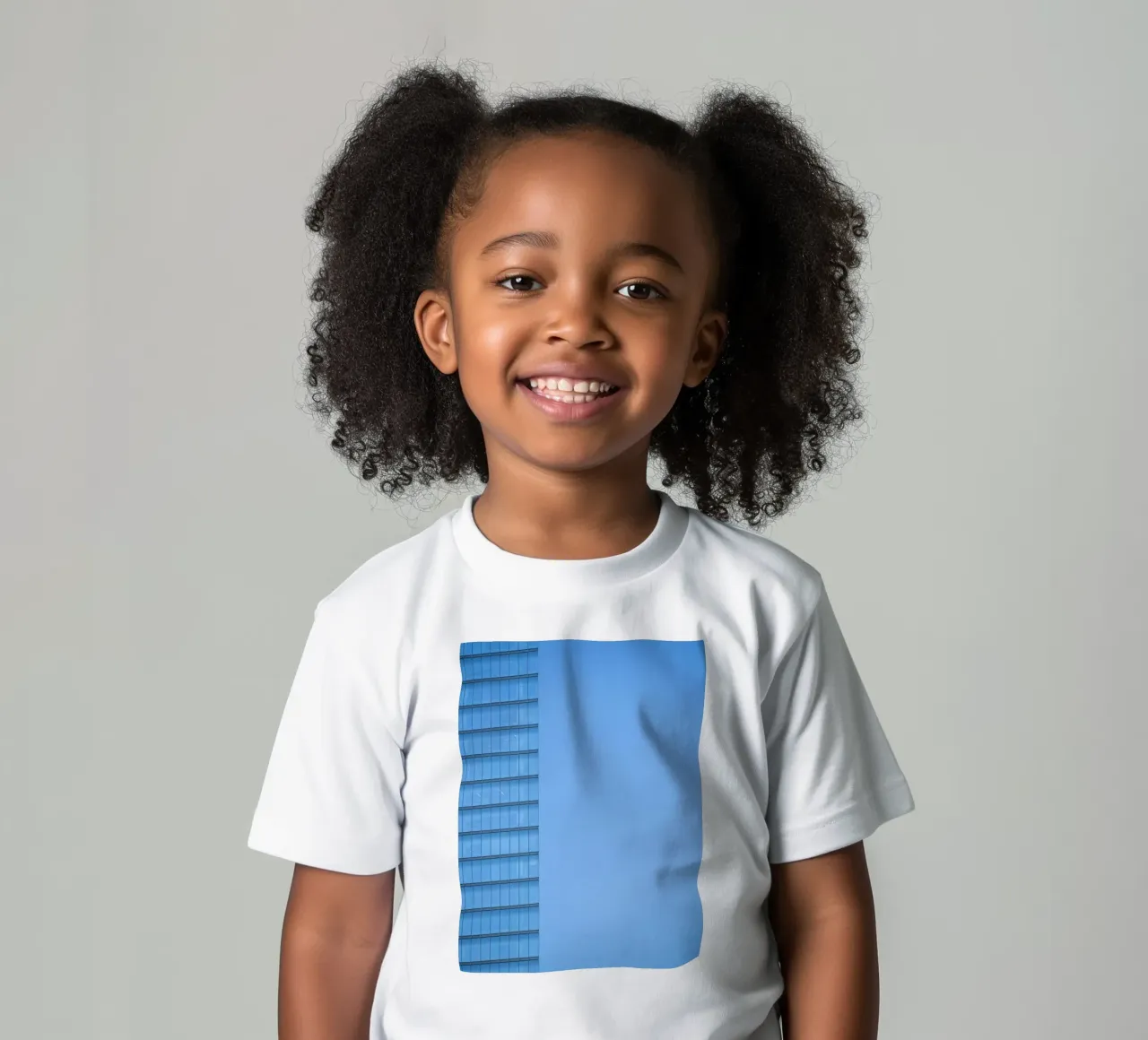 Skyline-Gebäude Kinder T-Shirt von Bleu