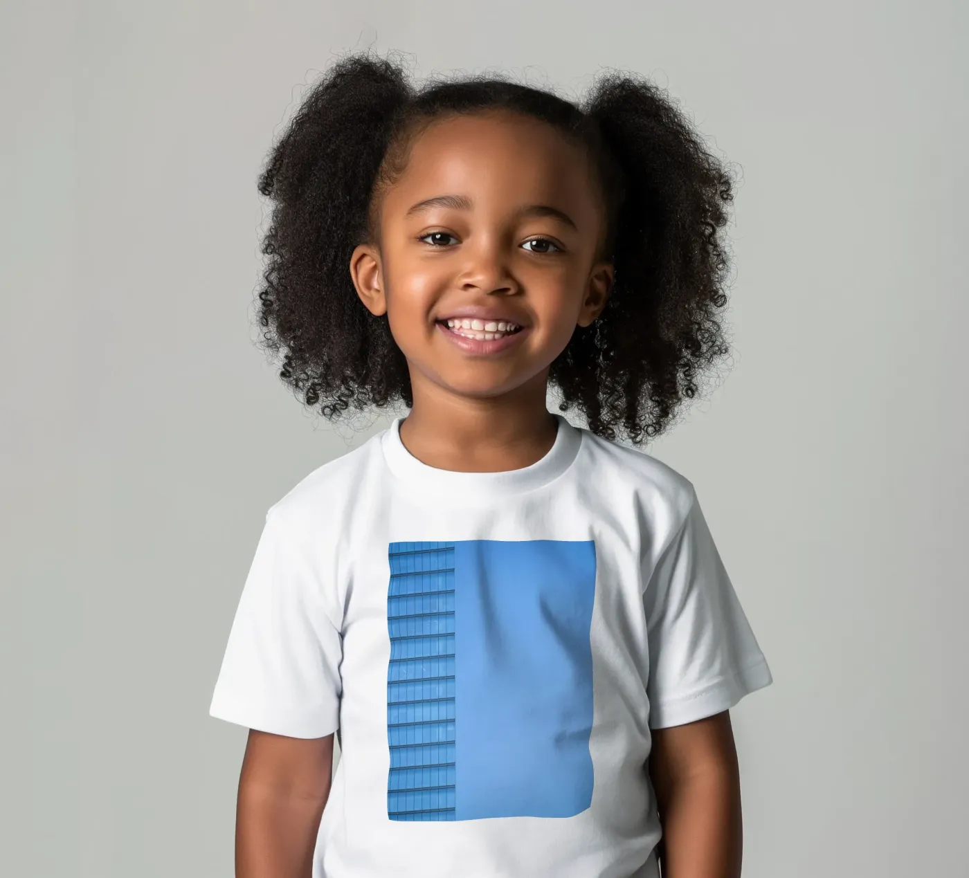 Skyline-Gebäude Kinder T-Shirt von Bleu