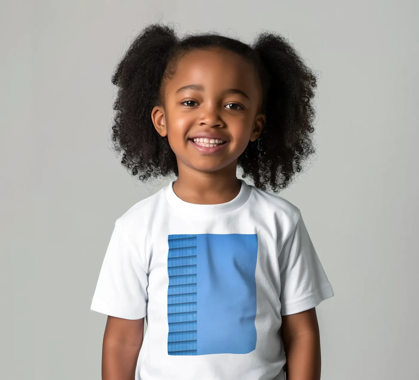 Skyline-Gebäude Kinder T-Shirt von Bleu
