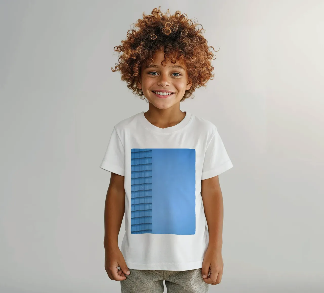 Skyline-Gebäude Kinder T-Shirt von Bleu