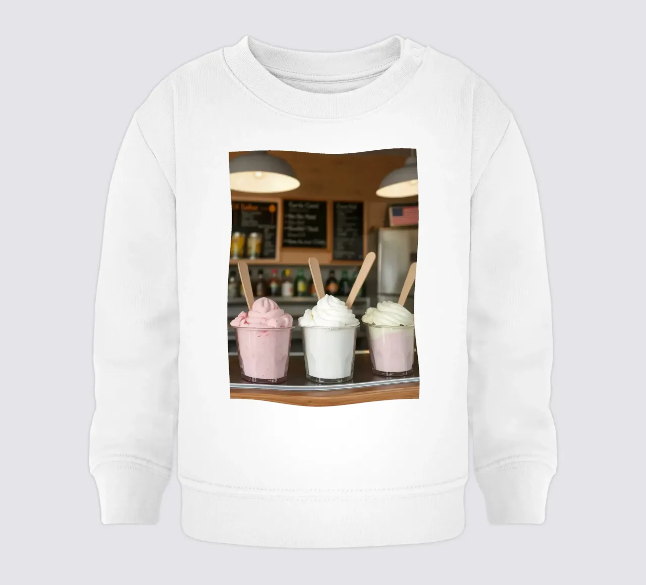 Varietà di deliziosi gusti di gelato soft serve esposti felpa neonato da DesignDoodle