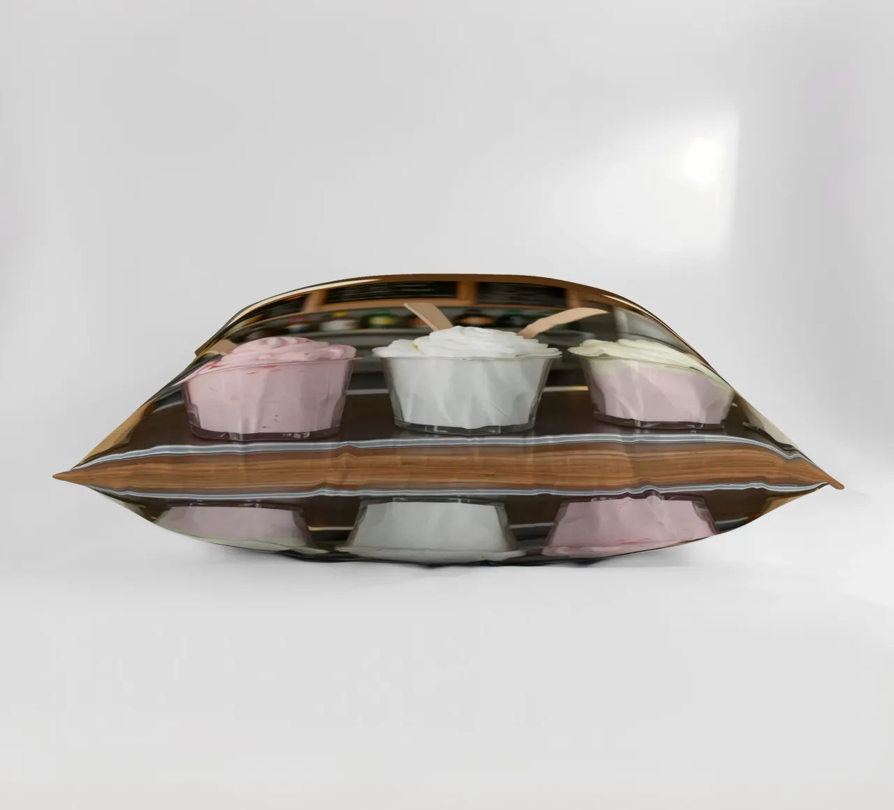 Varietà di deliziosi gusti di gelato soft serve esposti cuscino da DesignDoodle