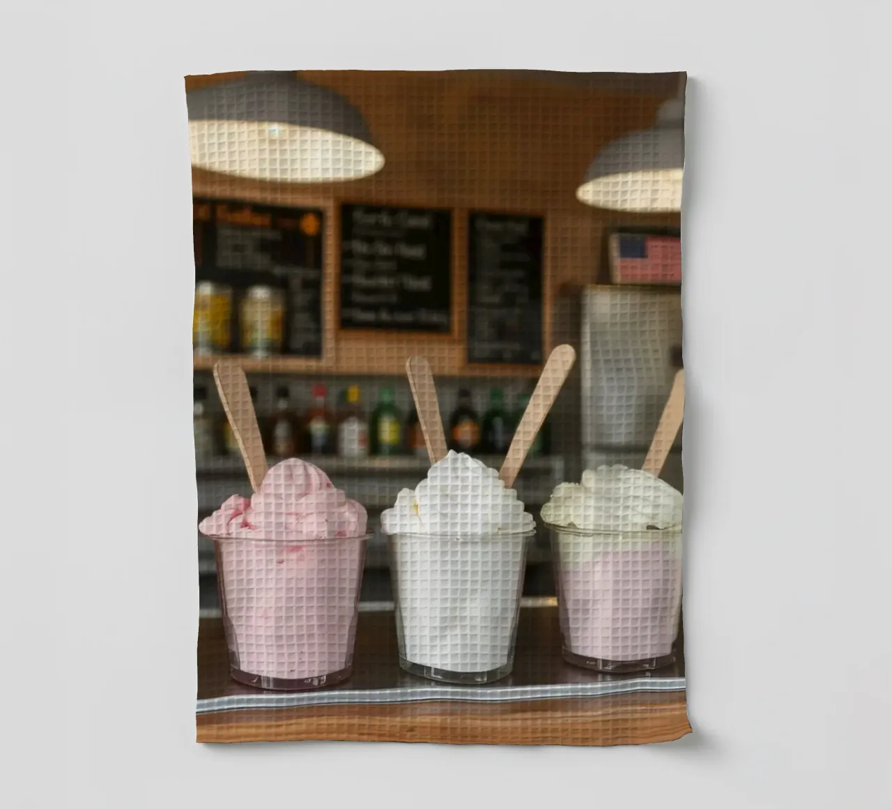Varietà di deliziosi gusti di gelato soft serve esposti canovaccio da cucina da DesignDoodle