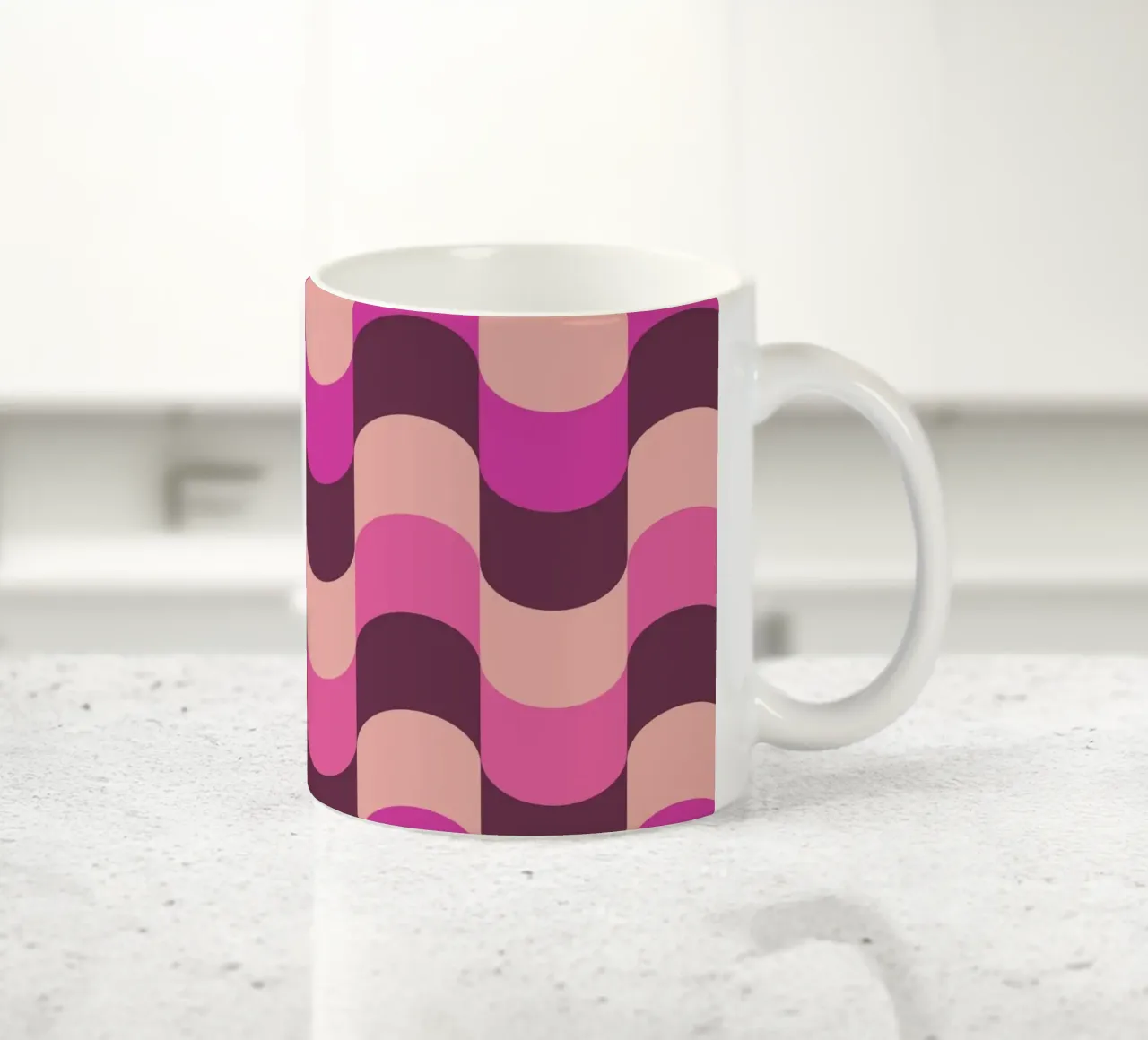 Retro Waves Rosa Muster Keramik Tasse von Studio Vibe