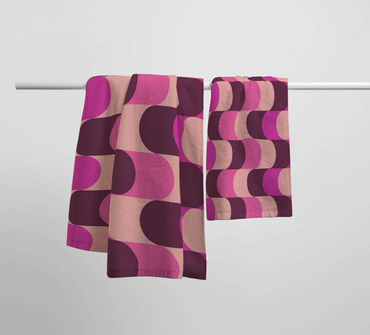 Retro Waves Pink Pattern asciugamano da bagno da Studio Vibe
