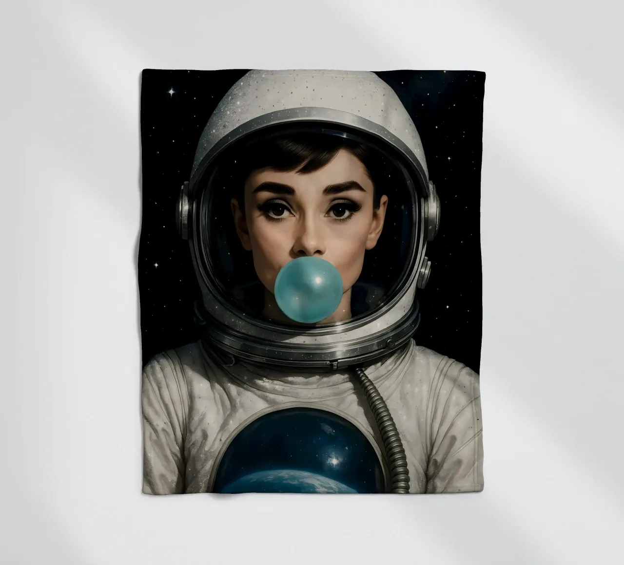 AUDREY HEPBURN BUBBLEGUM SPACE ASTRONAUT Fleecedecke von ARTOMATIC