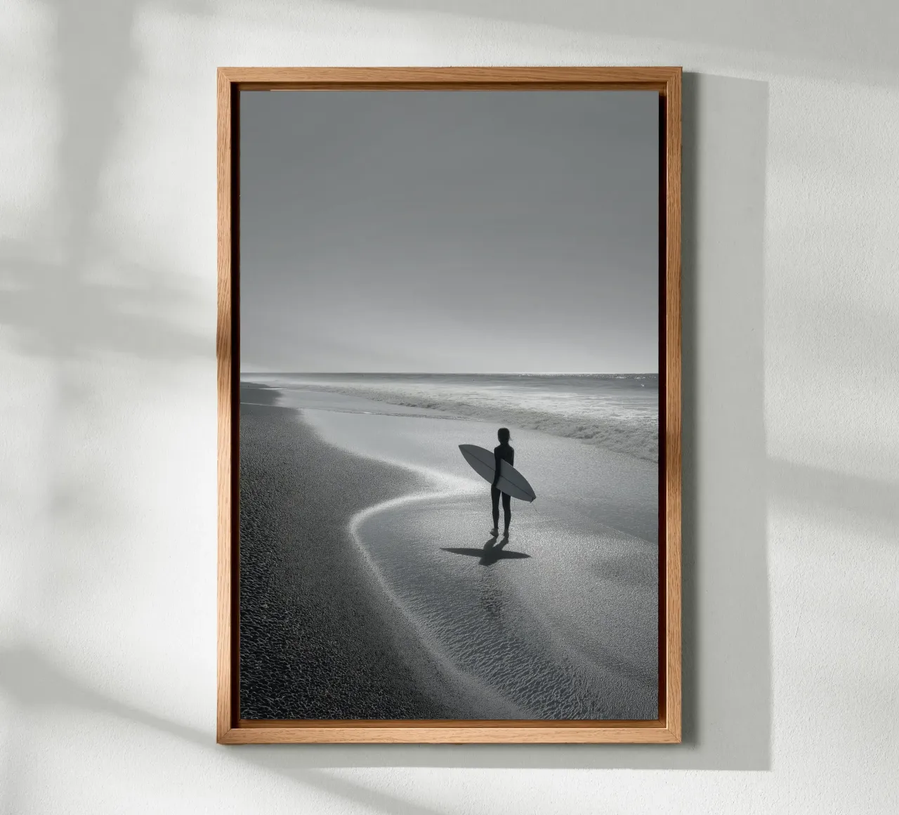 Surfista in bianco e nero sulla spiaggia tela con Cornice a cassetta da Indigo Tides Art