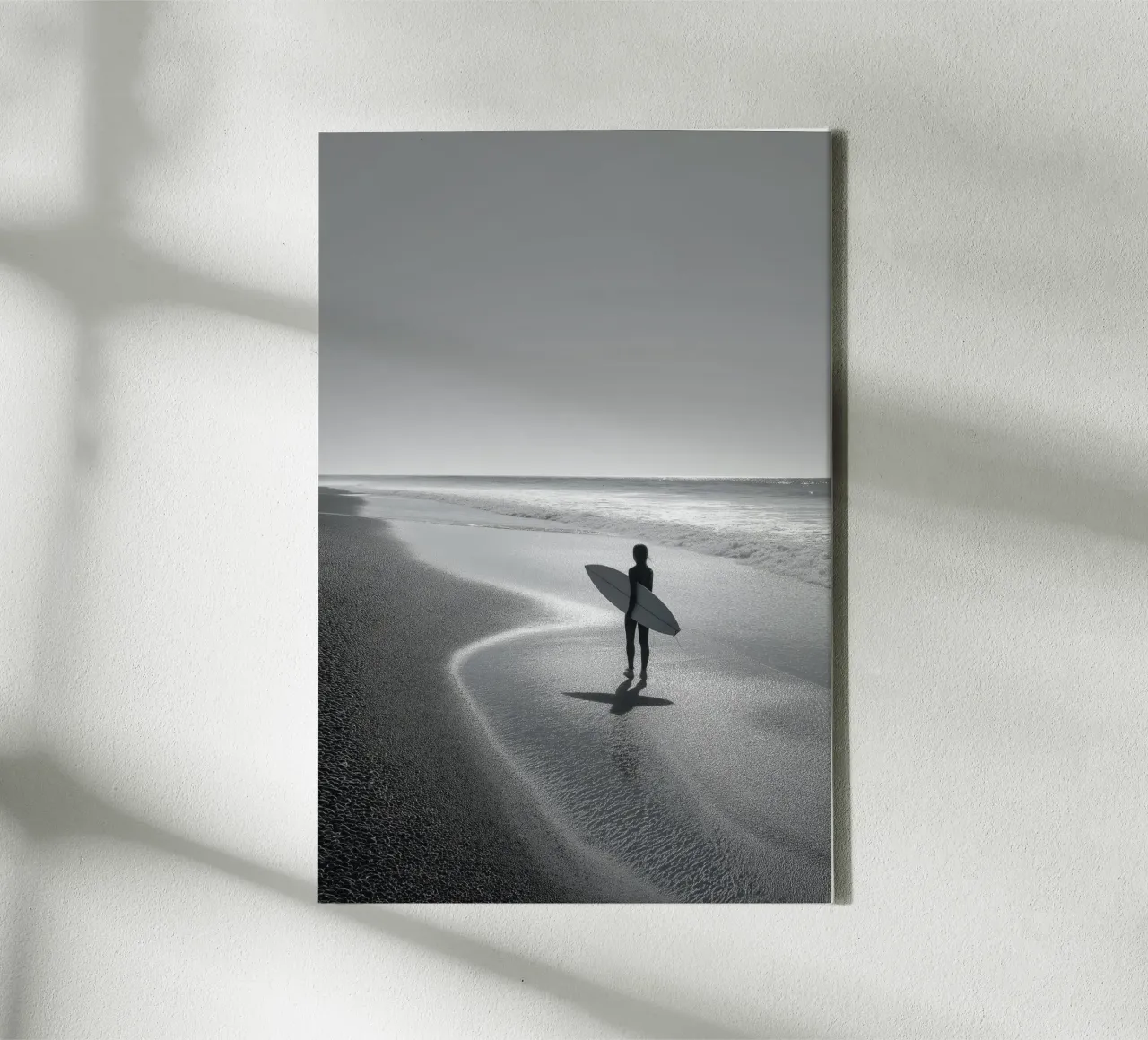 Surfista in bianco e nero sulla spiaggia tela con Cornice a cassetta da Indigo Tides Art