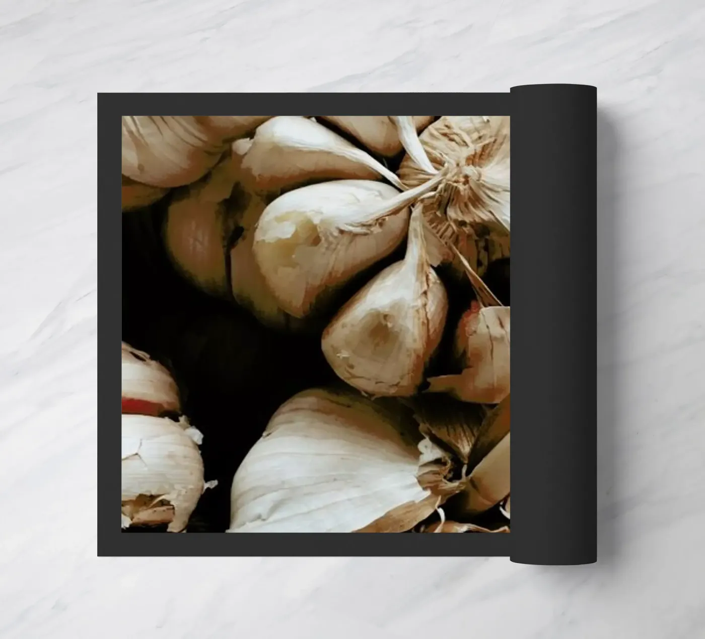 Kitchen Essentials – Garlic Fußmatte von Sebastian Hilgetag