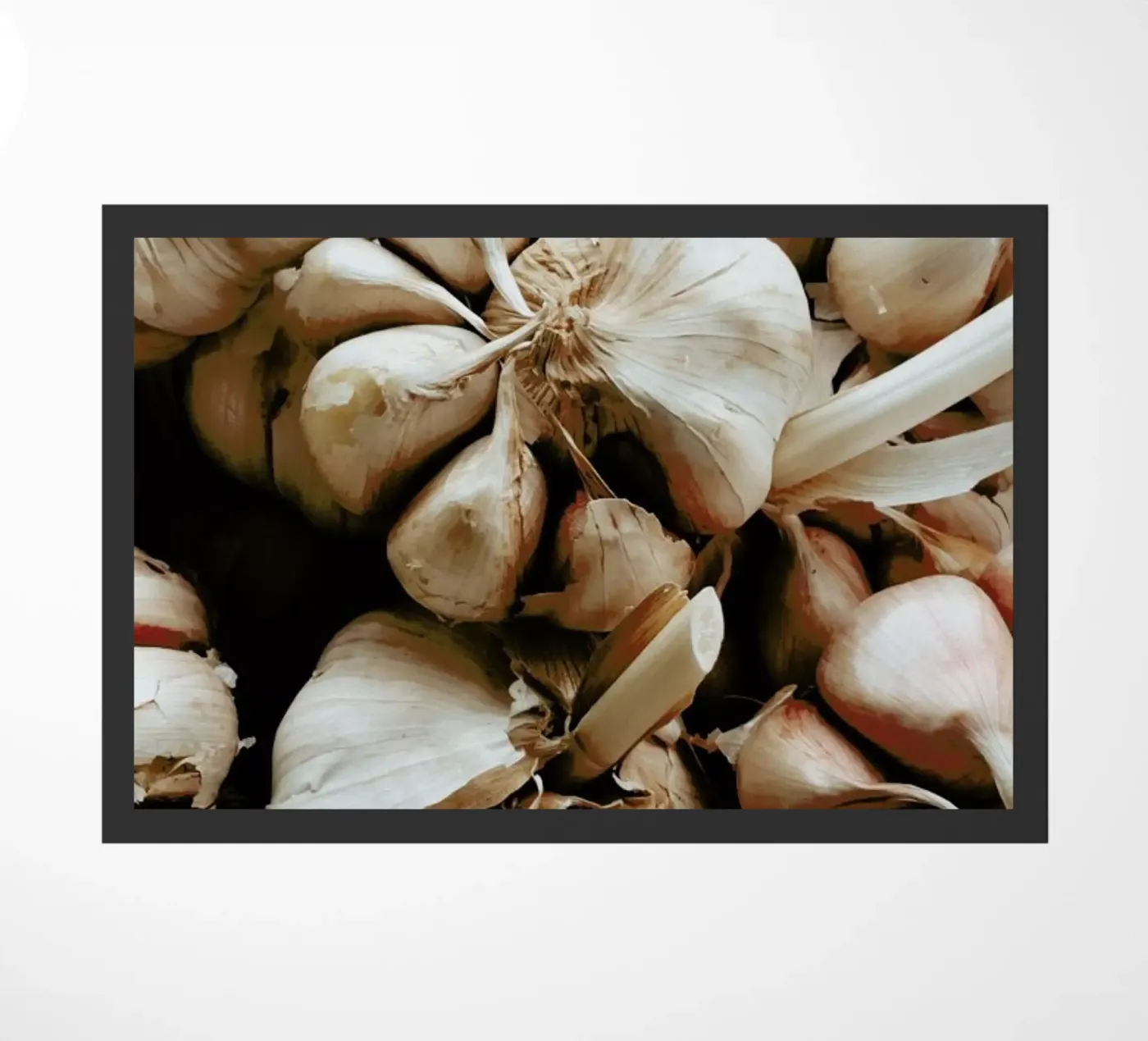 Kitchen Essentials – Garlic Fußmatte von Sebastian Hilgetag