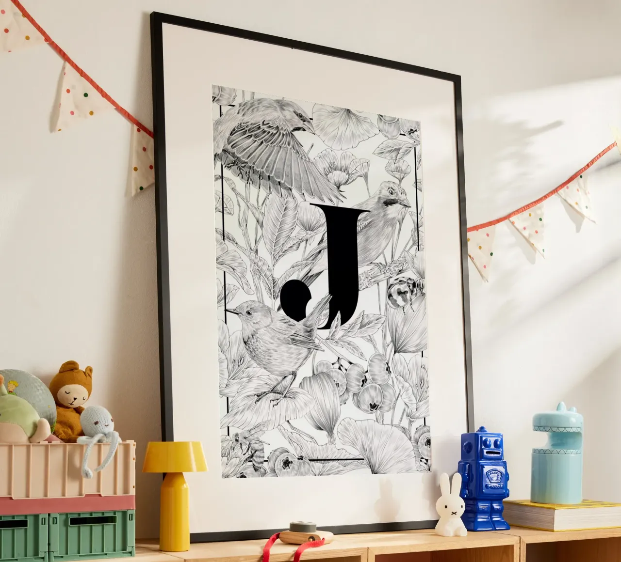 Floral Alphabet J poster avec cadre en bois de Faunesque