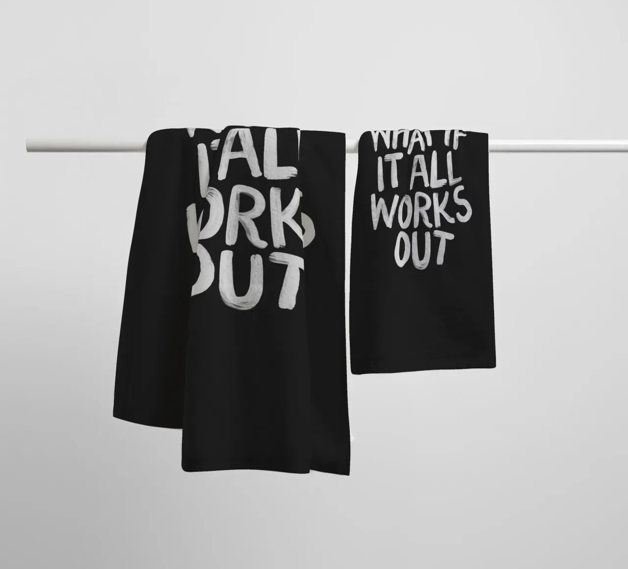 What If It All Works Out Schwarz-Weiß-Typografie Druck Handtuch von THE MOTIVATED TYPE