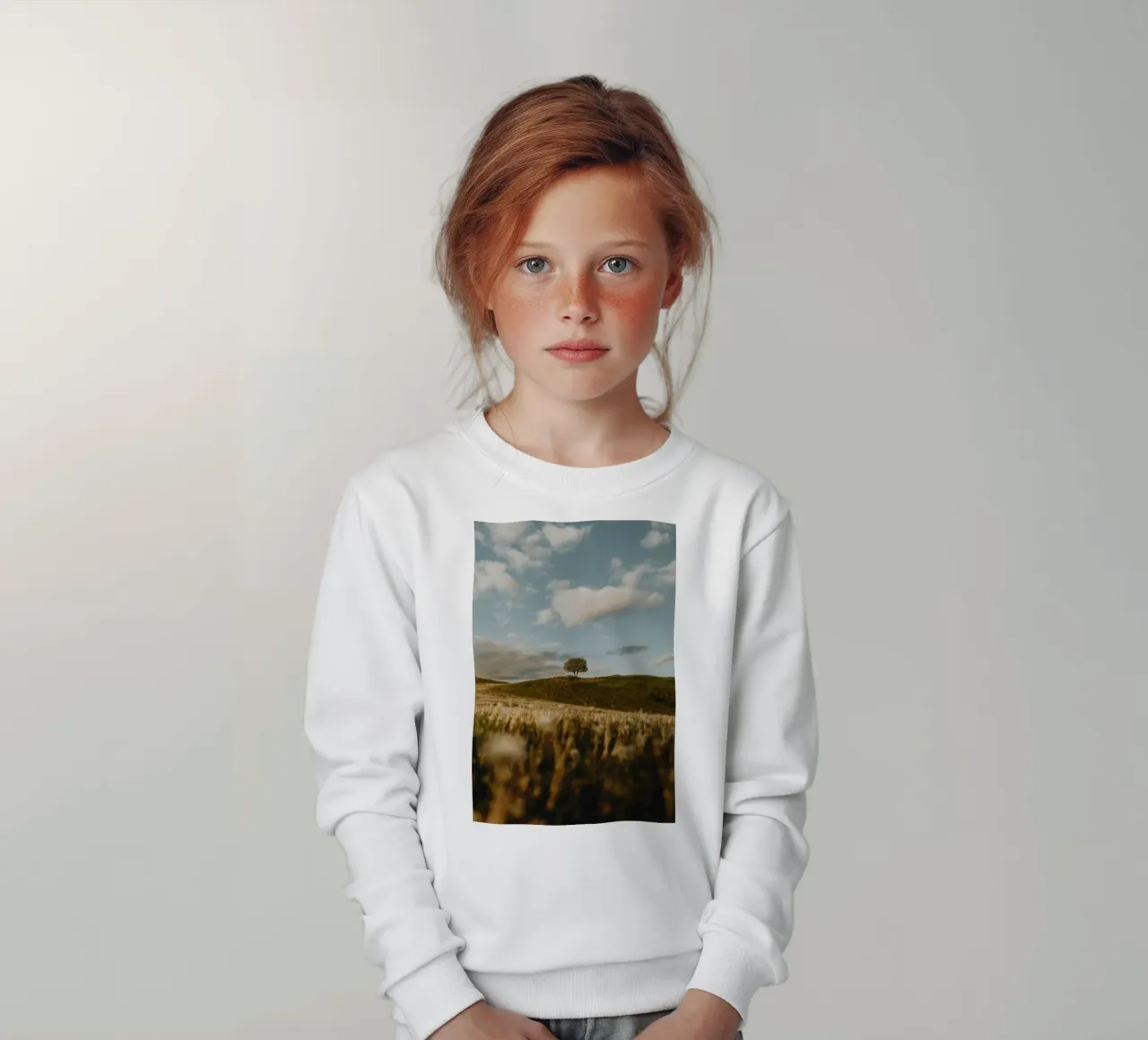 Baumhügel Kinder Sweatshirt von Earthly Visions