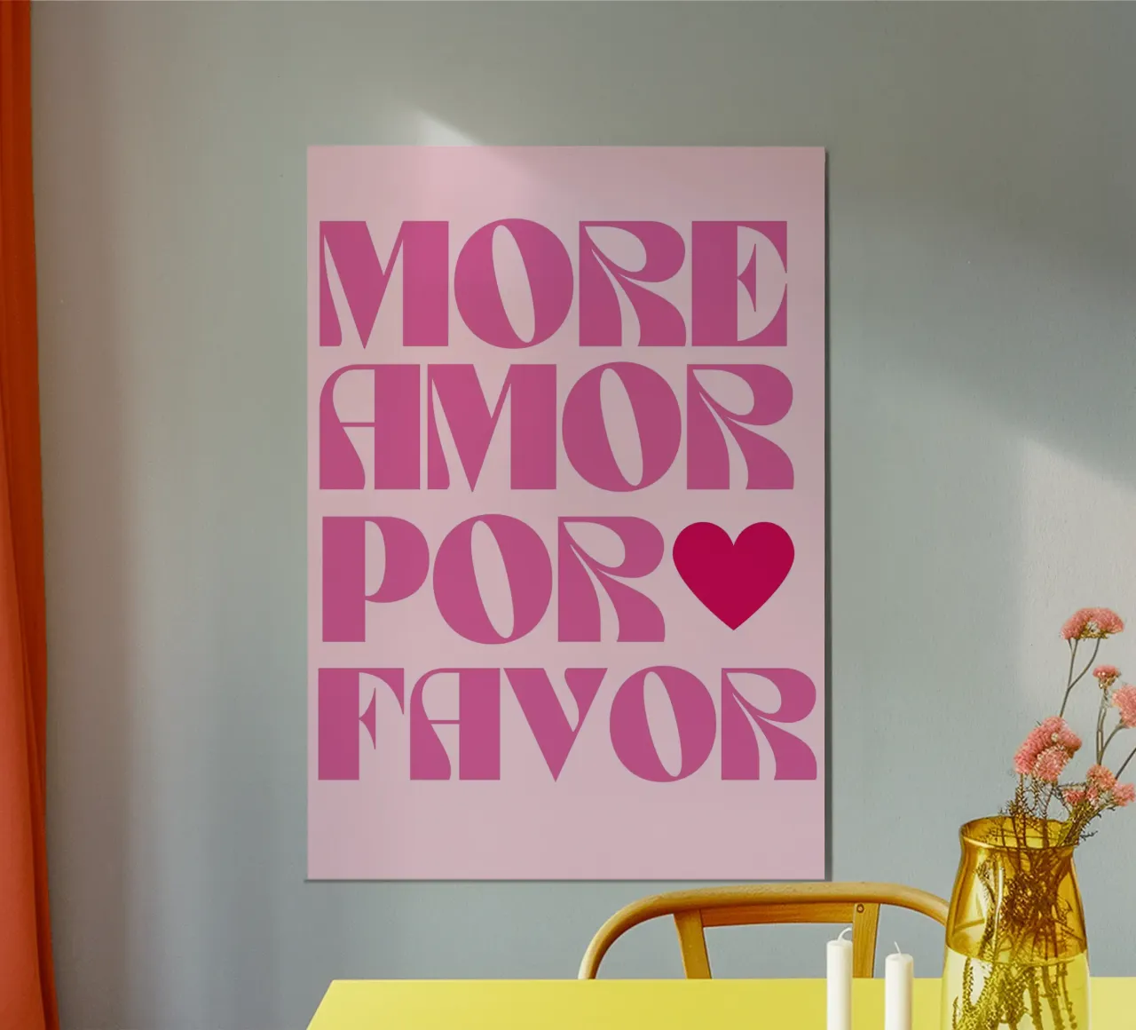 "More Amor Por Favor": tipografia rosa retrò e groovy poster con telaio in alluminio da pdigitalprints