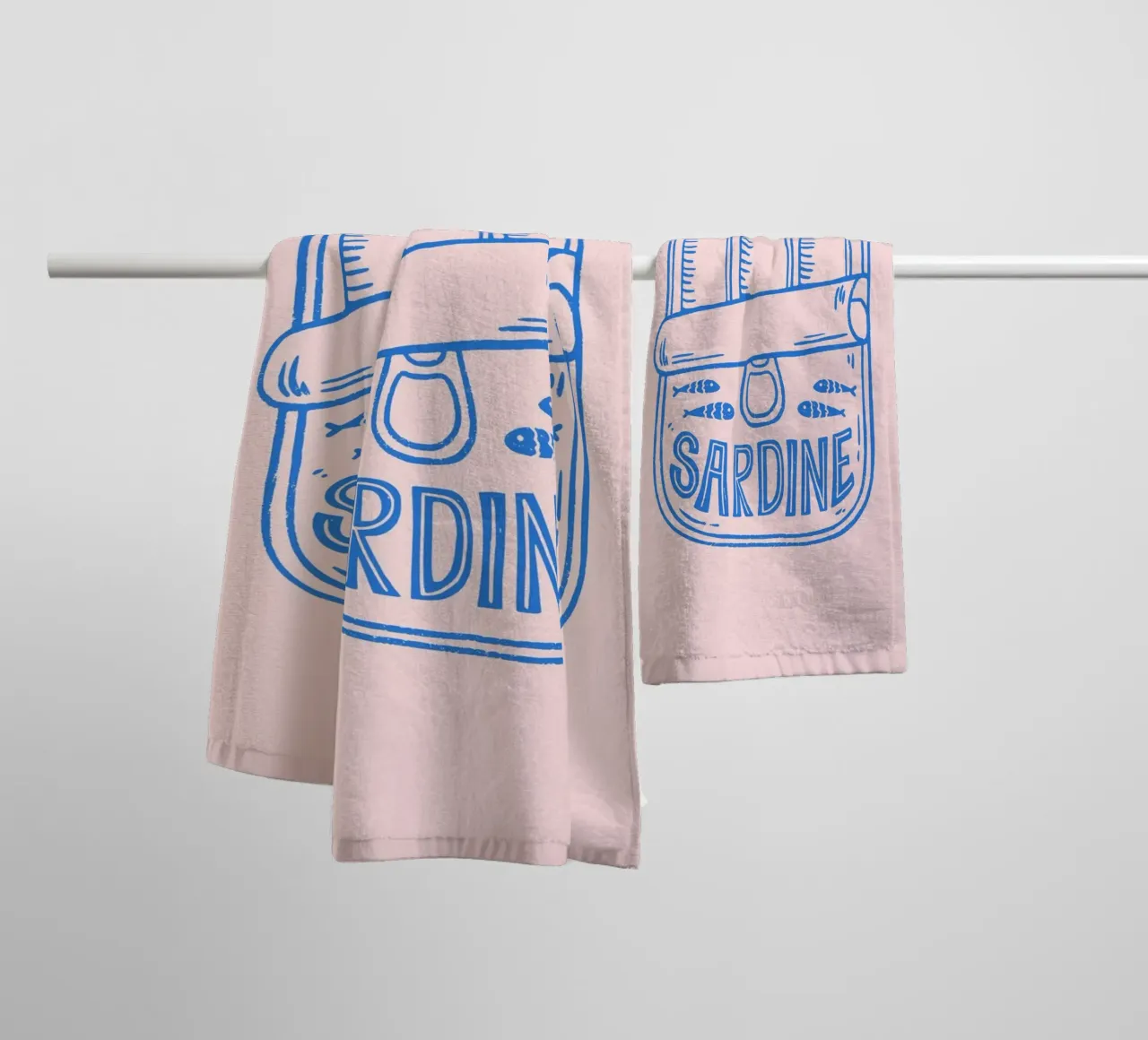 Quirky Blue Sardine Tin Illustration auf weichen rosa Hintergrund Handtuch von pdigitalprints