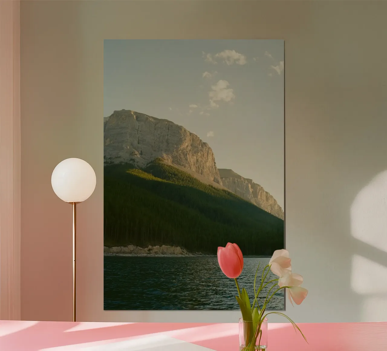 lago di montagna poster con telaio in legno da Earthly Visions