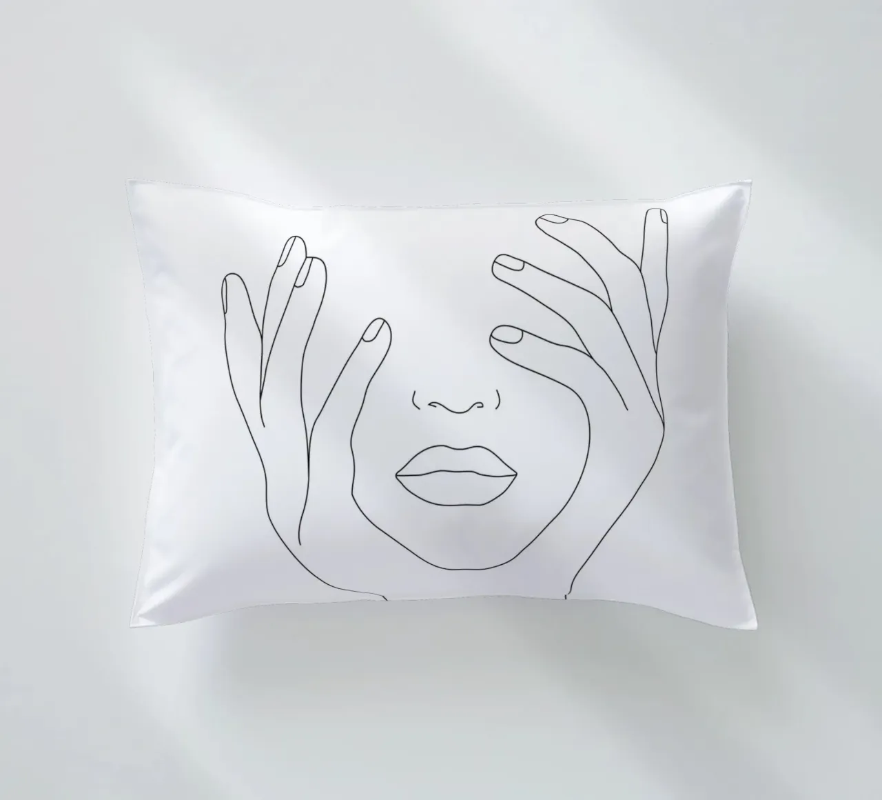 Minimal Line Art Woman with Hands on Face cuscino da Nadjaa