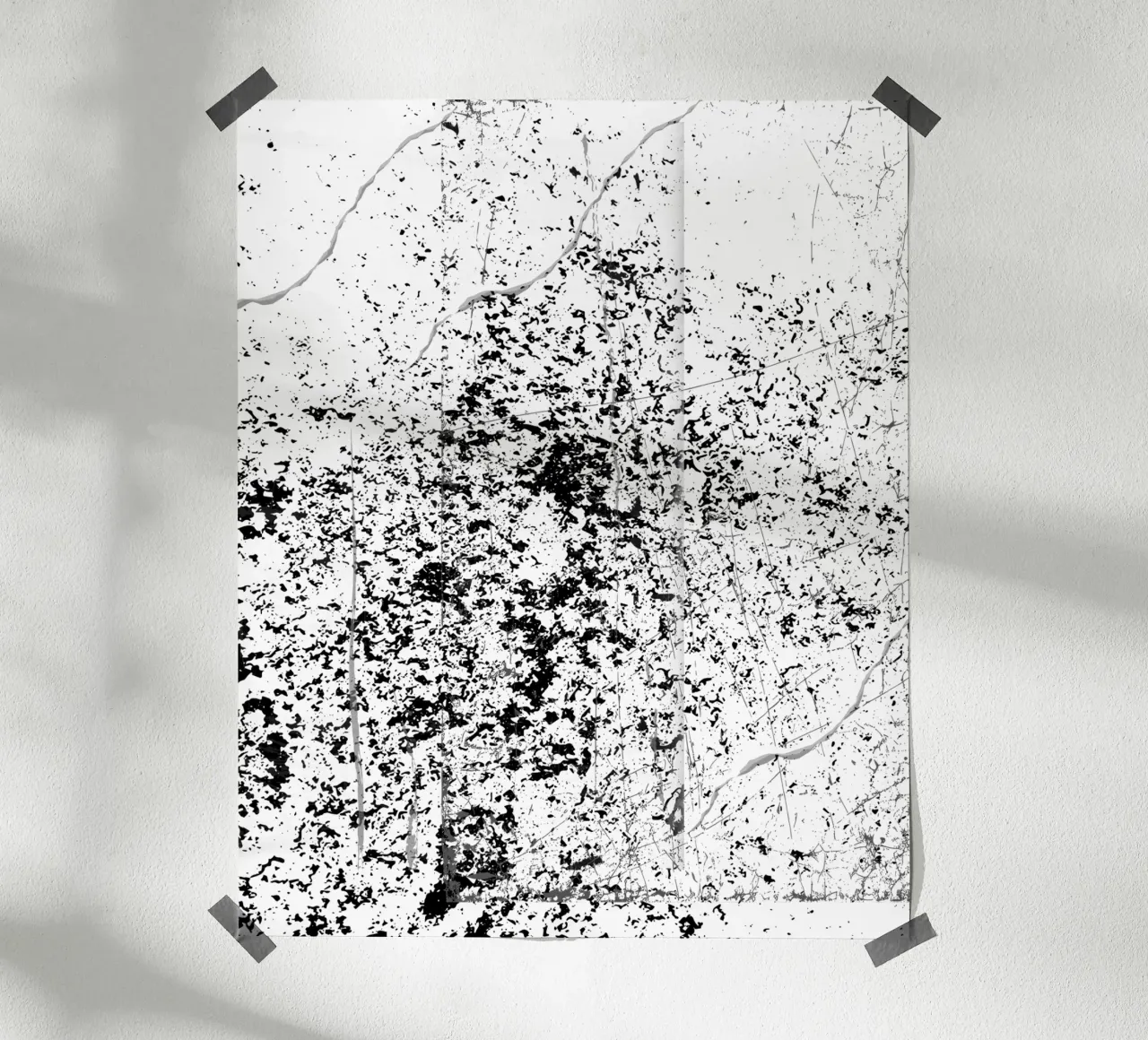 Zwart-wit inktvlek abstract kunstontwerp poster met houten frame van StrindesignStudio